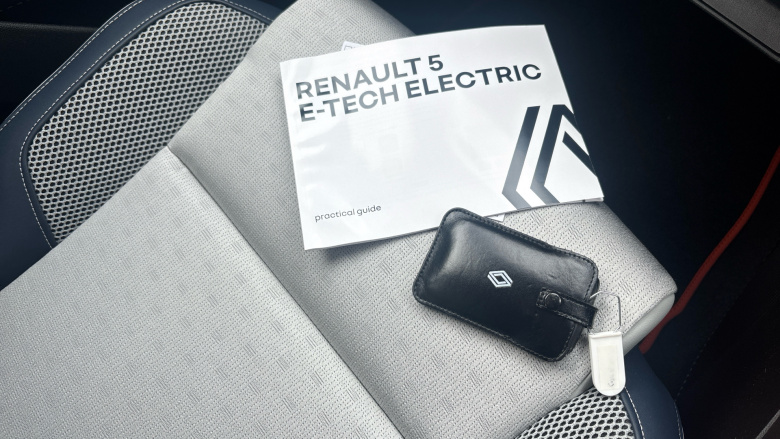 Renault 5 110kW Roland Garros + Comfort Range 52kWh 5dr Auto Electric Hatchback